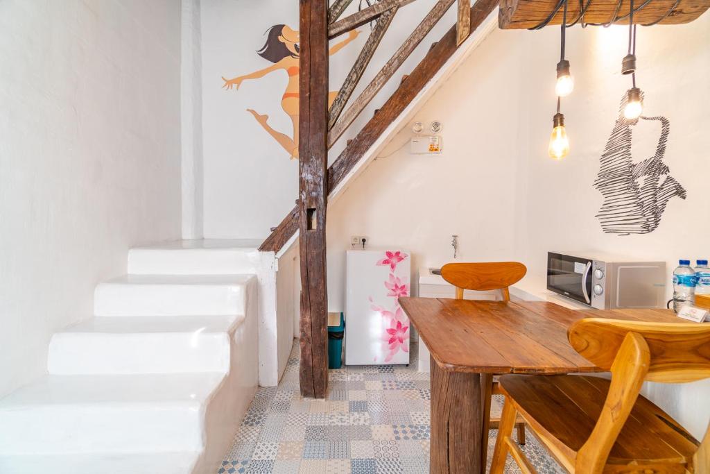 Готовый гостевой дом и ресторан на продажу в Padang Padang, Uluwatu