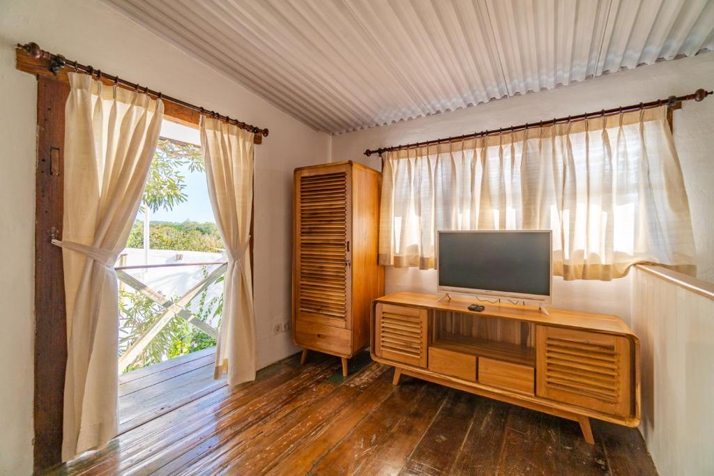 Готовый гостевой дом и ресторан на продажу в Padang Padang, Uluwatu